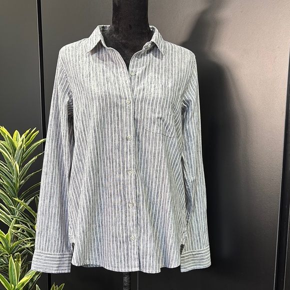 Lucky Brand Vertical Stripe, high lo, button back detail,long sleeve,cotton soft - Picture 1 of 9